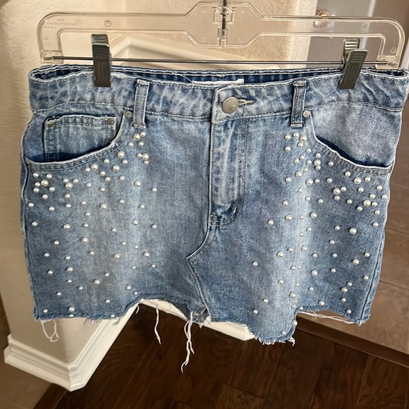 Toni denim with pearls high waisted mini skirt Size L/ 30” - Picture 7 of 17